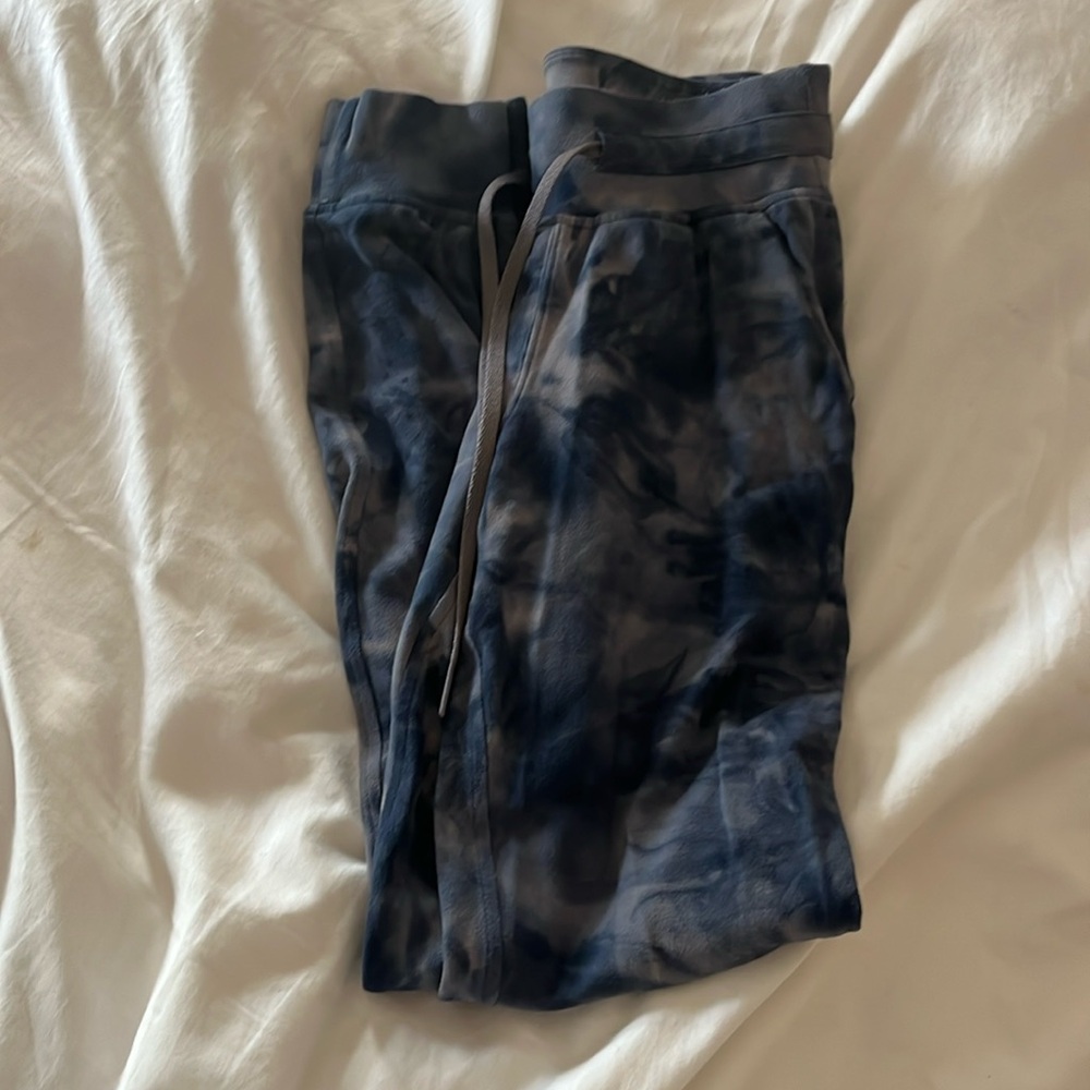 LULULEMON SWEATPANTS